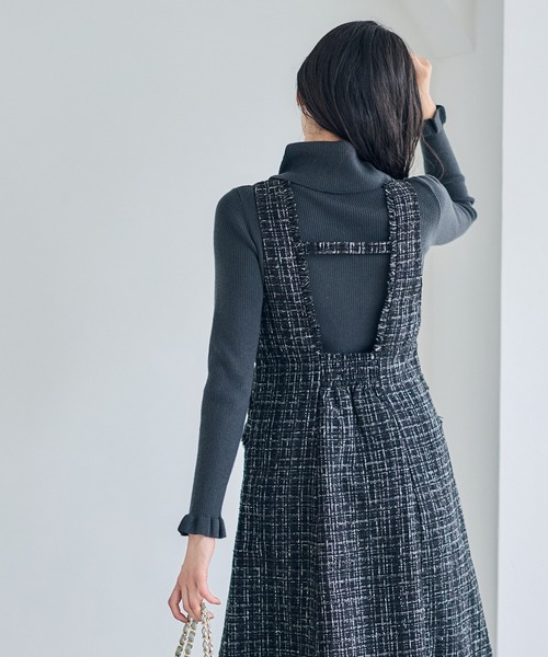 12Twelve Agenda(トゥエルブ アジェンダ)の「シルク混タートルネック袖先フリルリブニットプルオーバー(ニット/セーター・レディース・チャコールグレー/アイボリー/イエロー・M)」の7枚目の写真