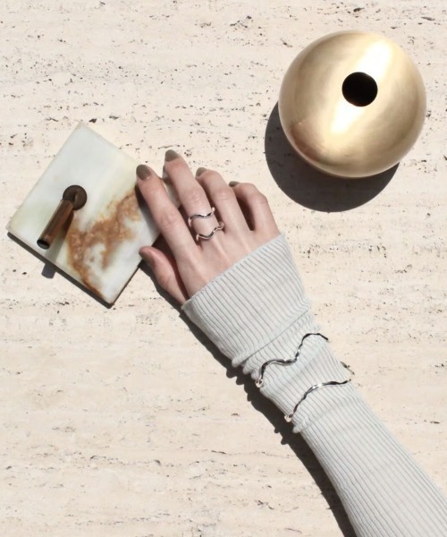 Soierie(ソワリー)の「スキンオブジェクト イヤーカフ リング / Skin object earcuff ring(リング・レディース・シルバー・FREE)」の9枚目の写真