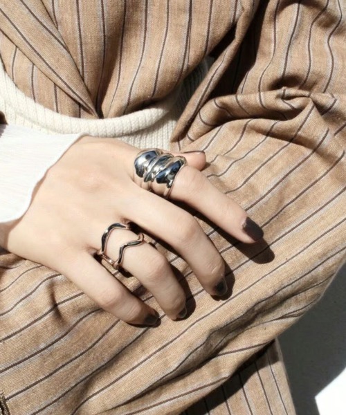 Soierie(ソワリー)の「スキンオブジェクト イヤーカフ リング / Skin object earcuff ring(リング・レディース・シルバー・FREE)」の7枚目の写真
