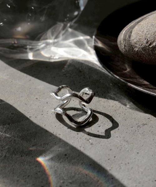 Soierie(ソワリー)の「スキンオブジェクト イヤーカフ リング / Skin object earcuff ring(リング・レディース・シルバー・FREE)」の2枚目の写真