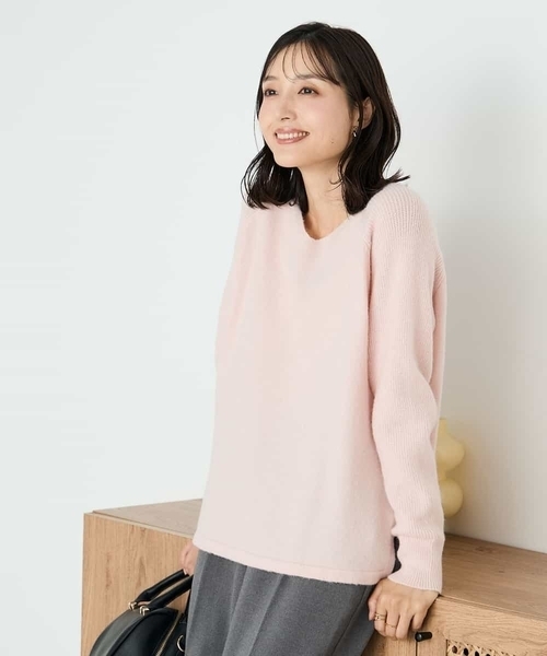 a.v.v（アーヴェヴェ）の「ラメVネックチュニックニット（ニット/セーター・レディース・ミント/ライトピンク/グレー系その他・38/40/36）」の4枚目の写真