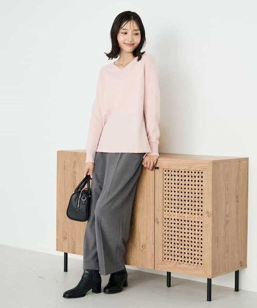 a.v.v（アーヴェヴェ）の「ラメVネックチュニックニット（ニット/セーター・レディース・ミント/ライトピンク/グレー系その他・38/40/36）」の6枚目の写真