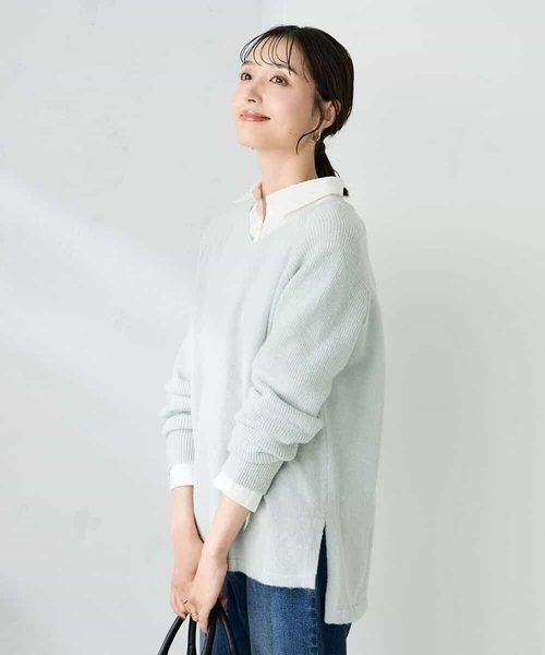 a.v.v（アーヴェヴェ）の「ラメVネックチュニックニット（ニット/セーター・レディース・ミント/ライトピンク/グレー系その他・38/40/36）」の7枚目の写真