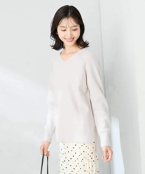 a.v.v（アーヴェヴェ）の「ラメVネックチュニックニット（ニット/セーター・レディース・ミント/ライトピンク/グレー系その他・38/40/36）」の17枚目の写真