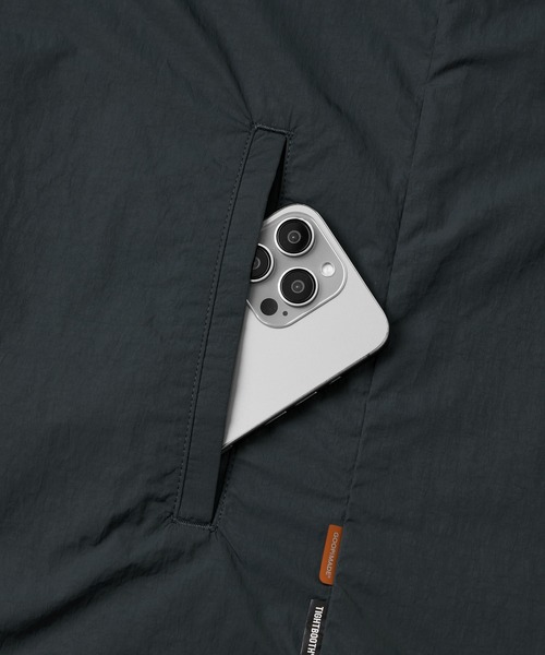 TIGHTBOOTH PRODUCTION(タイトブースプロダクション)の「GOOPiMADE x TIGHTBOOTH Tech Uniform Zip Shirt / グーピーメイド x タイトブース テック ユニフォーム ジップ シャツ(シャツ/ブラウス・メンズ・グレー/ブラック/オリーブ・1/2/3)」の16枚目の写真