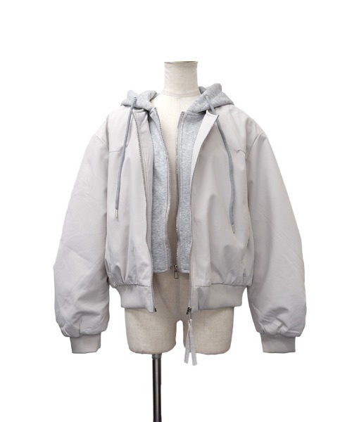 CLOTHY(クロシィ)の「【フーディ重ね着風デザインで抜け感◎】スウェットレイヤードMA-1ジャケット(MA-1・レディース・ブラック/グレー・FREE)」の17枚目の写真
