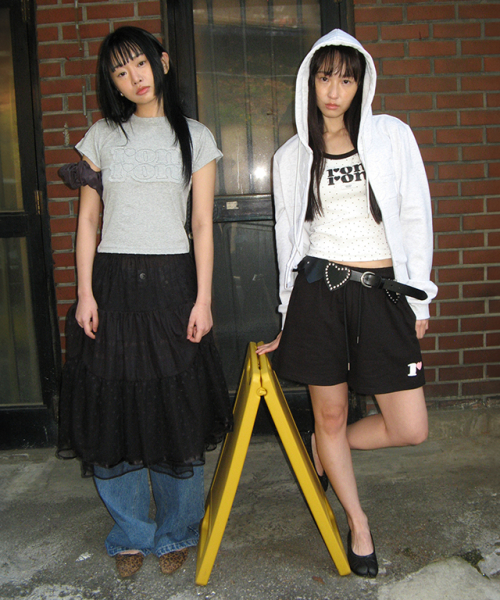 RONRON（ロンロン）の「VINTAGE APPLIQUE LOGO T SHIRT GREY（Tシャツ/カットソー・レディース・その他・FREE）」の4枚目の写真