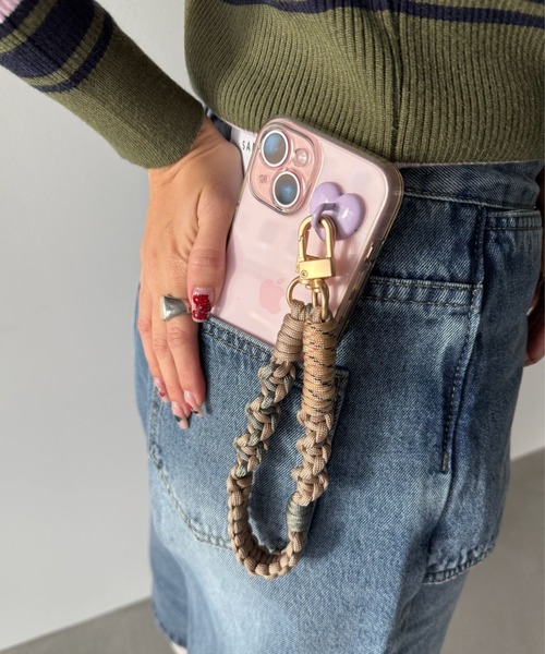 SANSeLF（サンセルフ）の「【SANSeLF】 パラコードショートストラップ メタルフック スマホアクセサリー saa25a177（スマホグッズ・レディース・ベージュ/ブラック・FREE）」の2枚目の写真