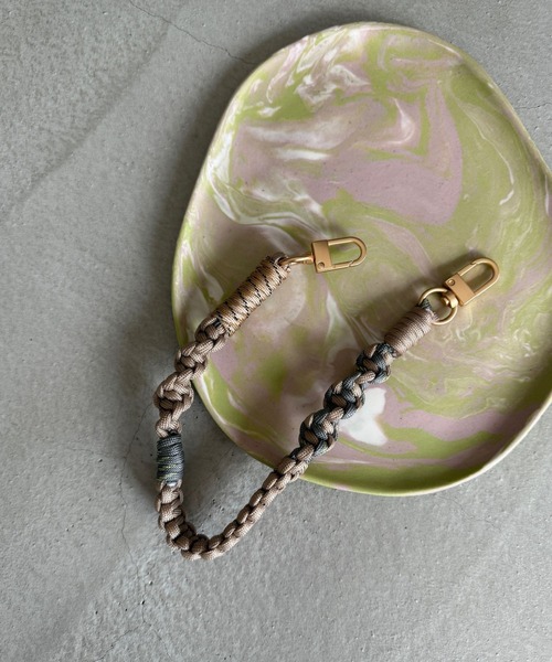 SANSeLF（サンセルフ）の「【SANSeLF】 パラコードショートストラップ メタルフック スマホアクセサリー saa25a177（スマホグッズ・レディース・ベージュ/ブラック・FREE）」の10枚目の写真