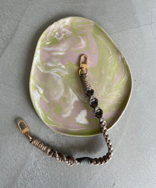 SANSeLF（サンセルフ）の「【SANSeLF】 パラコードショートストラップ メタルフック スマホアクセサリー saa25a177（スマホグッズ・レディース・ベージュ/ブラック・FREE）」の11枚目の写真