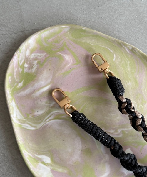 SANSeLF（サンセルフ）の「【SANSeLF】 パラコードショートストラップ メタルフック スマホアクセサリー saa25a177（スマホグッズ・レディース・ベージュ/ブラック・FREE）」の16枚目の写真