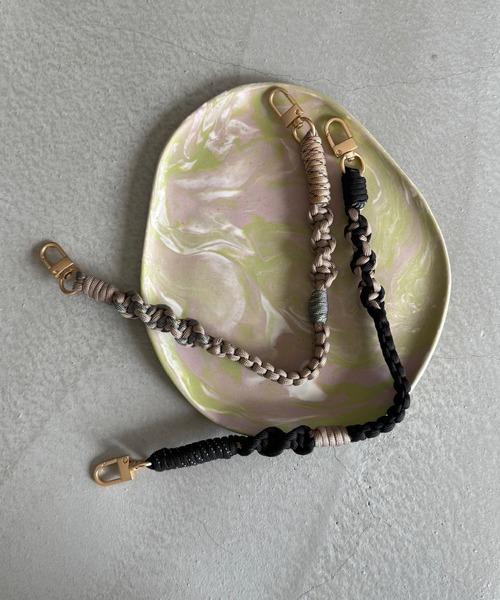 SANSeLF（サンセルフ）の「【SANSeLF】 パラコードショートストラップ メタルフック スマホアクセサリー saa25a177（スマホグッズ・レディース・ベージュ/ブラック・FREE）」の18枚目の写真