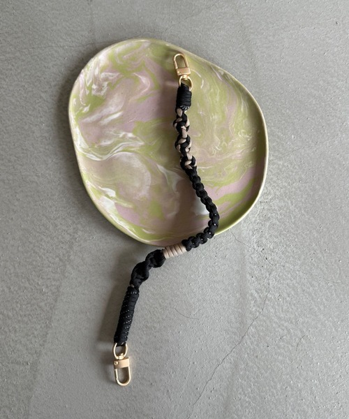 SANSeLF（サンセルフ）の「【SANSeLF】 パラコードショートストラップ メタルフック スマホアクセサリー saa25a177（スマホグッズ・レディース・ベージュ/ブラック・FREE）」の19枚目の写真