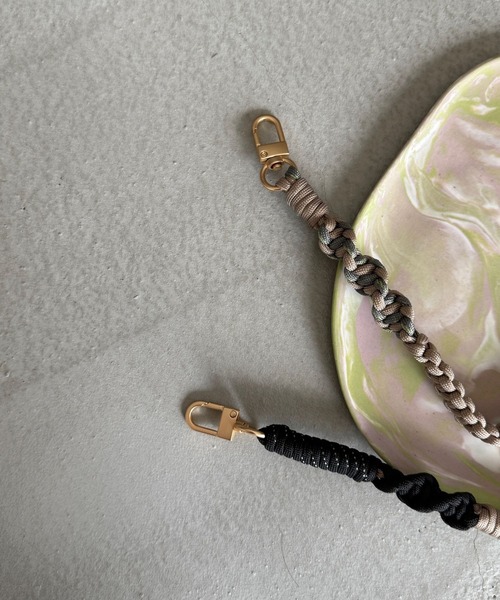 SANSeLF（サンセルフ）の「【SANSeLF】 パラコードショートストラップ メタルフック スマホアクセサリー saa25a177（スマホグッズ・レディース・ベージュ/ブラック・FREE）」の21枚目の写真