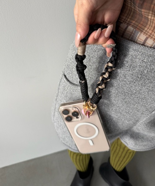 SANSeLF（サンセルフ）の「【SANSeLF】 パラコードショートストラップ メタルフック スマホアクセサリー saa25a177（スマホグッズ・レディース・ベージュ/ブラック・FREE）」の6枚目の写真