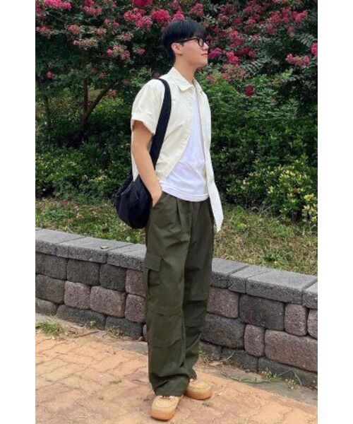 GAKKAI UNIONS（ガッカイユニオンズ）の「ワンタックナイロンパラシュートカーゴパンツカーキ（スウェットパンツ・レディース・その他・SMALL/MEDIUM/LARGE）」の3枚目の写真