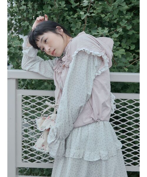 merry jenny（メリージェニー）の「frill nylon jacket（ベスト・レディース・アイボリー/チャコールグレー/ピンク・FREE）」の7枚目の写真