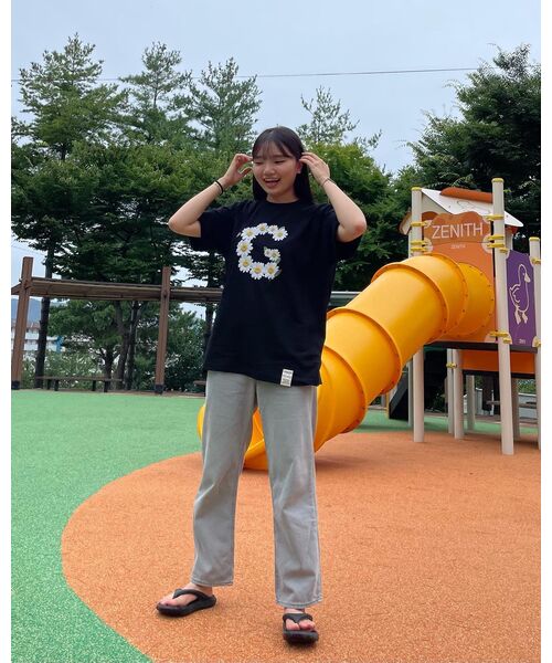 GRAVER（グレーバー）の「[ユニセックス]ビッグGフラワースマイル半袖Tシャツ_ブラック（Tシャツ/カットソー・レディース・ブラック・SMALL/MEDIUM/LARGE/X-LARGE）」の3枚目の写真