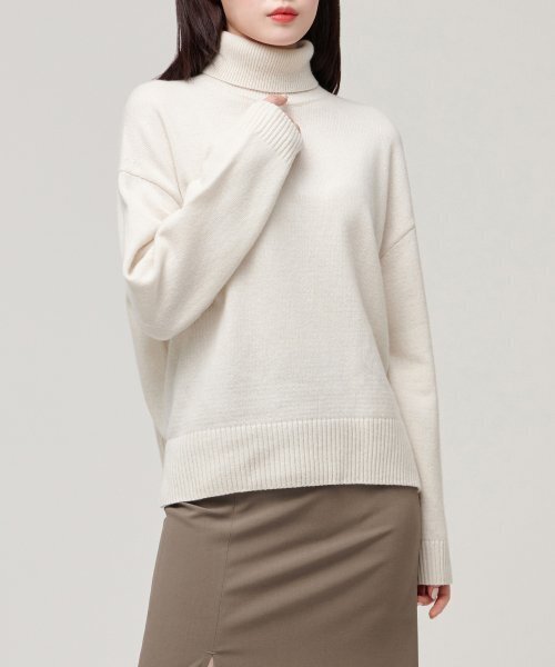 MUSINSA STANDARD WOMAN（ムシンサスタンダードウーマン）の「レディースラムウールリラックスタートルネックニット[アイボリー]（ニット/セーター・レディース・その他・SMALL/MEDIUM/LARGE/X-SMALL）」の8枚目の写真