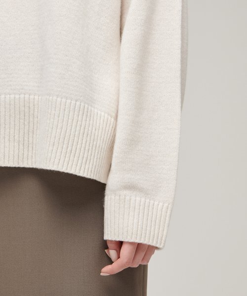 MUSINSA STANDARD WOMAN（ムシンサスタンダードウーマン）の「レディースラムウールリラックスタートルネックニット[アイボリー]（ニット/セーター・レディース・その他・SMALL/MEDIUM/LARGE/X-SMALL）」の2枚目の写真