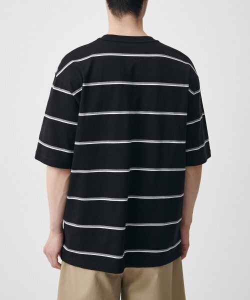 MUSINSA STANDARD（ムシンサスタンダード）の「マルチストライプリラックスドTシャツ2 [ブラック]（Tシャツ/カットソー・メンズ・その他・SMALL/MEDIUM/LARGE/X-LARGE）」の2枚目の写真