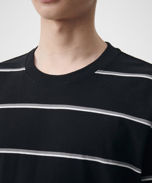 MUSINSA STANDARD（ムシンサスタンダード）の「マルチストライプリラックスドTシャツ2 [ブラック]（Tシャツ/カットソー・メンズ・その他・SMALL/MEDIUM/LARGE/X-LARGE）」の3枚目の写真