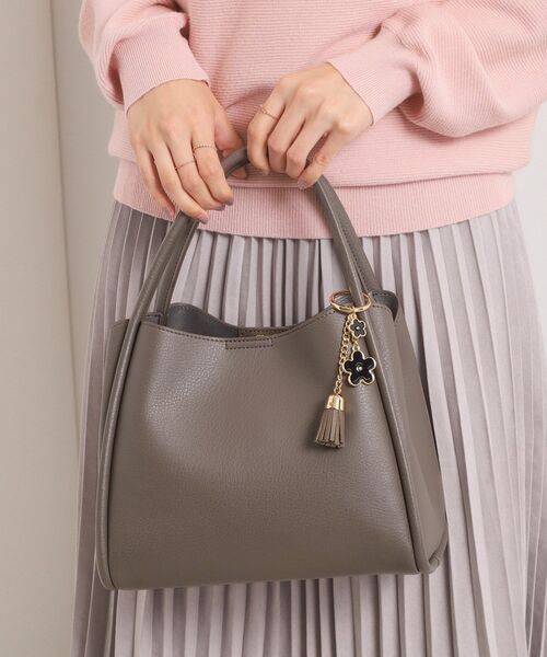 ITS'DEMO（イッツデモ）の「【2WAY】チャーム付きミニトート（ハンドバッグ・レディース・ブラウン系その他/ライトベージュ/ブラック・00）」の3枚目の写真