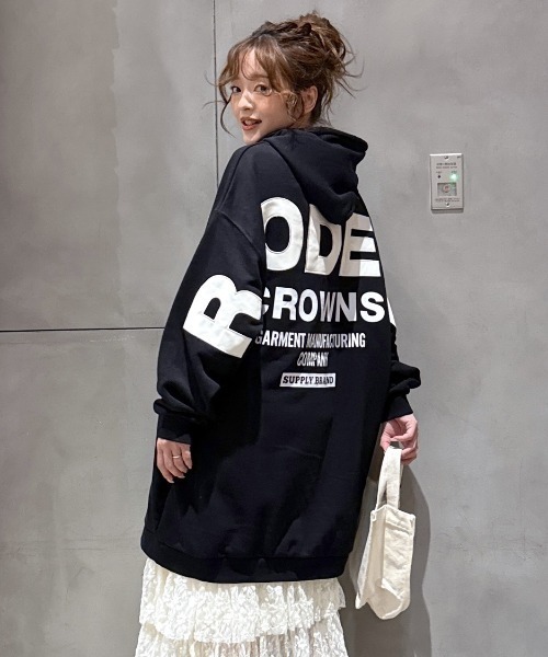 RODEO CROWNS WIDE BOWL(ロデオクラウンズワイドボウル)の「フェイクレザーパッチパーカーワンピース(ワンピース・レディース・グレー×ホワイト/カーキ/ブラック・FREE)」の2枚目の写真