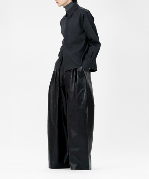 LAPIIS(ラピス)の「VEGAN LEATHER EXTRA WIDE 4TUCK TROUSERS(その他パンツ・メンズ・ブラック・LARGE/MEDIUM)」の3枚目の写真
