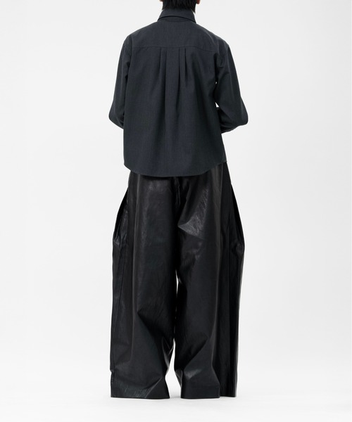 LAPIIS(ラピス)の「VEGAN LEATHER EXTRA WIDE 4TUCK TROUSERS(その他パンツ・メンズ・ブラック・LARGE/MEDIUM)」の4枚目の写真