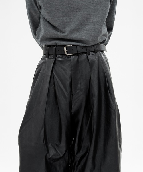 LAPIIS(ラピス)の「VEGAN LEATHER EXTRA WIDE 4TUCK TROUSERS(その他パンツ・メンズ・ブラック・LARGE/MEDIUM)」の6枚目の写真