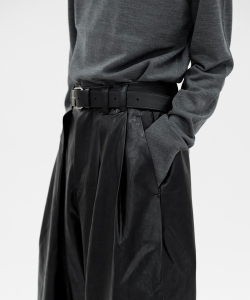 LAPIIS(ラピス)の「VEGAN LEATHER EXTRA WIDE 4TUCK TROUSERS(その他パンツ・メンズ・ブラック・LARGE/MEDIUM)」の7枚目の写真