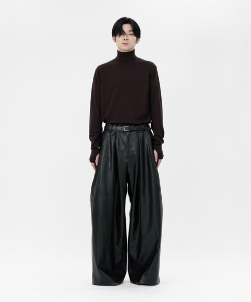 LAPIIS(ラピス)の「VEGAN LEATHER EXTRA WIDE 4TUCK TROUSERS(その他パンツ・メンズ・ブラック・LARGE/MEDIUM)」の11枚目の写真