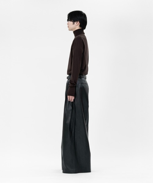 LAPIIS(ラピス)の「VEGAN LEATHER EXTRA WIDE 4TUCK TROUSERS(その他パンツ・メンズ・ブラック・LARGE/MEDIUM)」の12枚目の写真