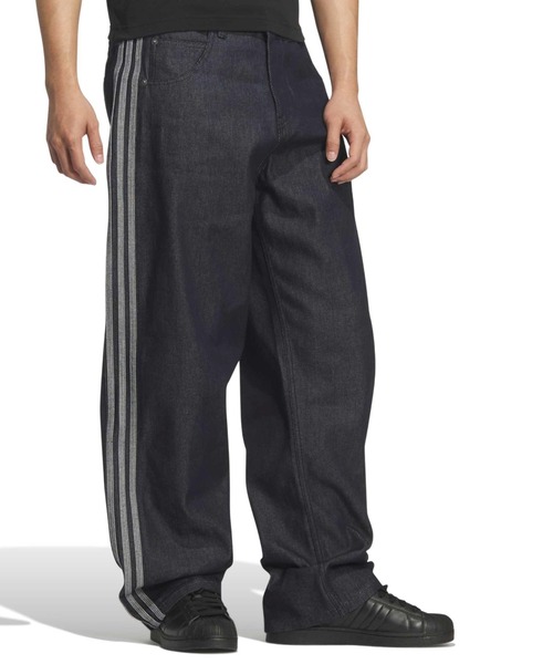adidas(アディダス)の「adidas DENIM FIREBIRD TRACK PANTS / アディダス デニム ファイヤーバード トラックパンツ(デニムパンツ・メンズ・インディゴブルー・34inch/32inch/30inch/36inch)」の2枚目の写真