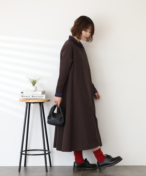 Emago(イマゴ)の「EMAGO つぶつぶ刺繍ワンピース 長袖(シャツワンピース・レディース・ブラウン/ベージュ/カーキ・FREE)」の5枚目の写真
