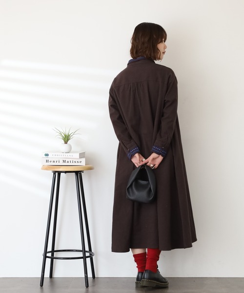 Emago(イマゴ)の「EMAGO つぶつぶ刺繍ワンピース 長袖(シャツワンピース・レディース・ブラウン/ベージュ/カーキ・FREE)」の6枚目の写真