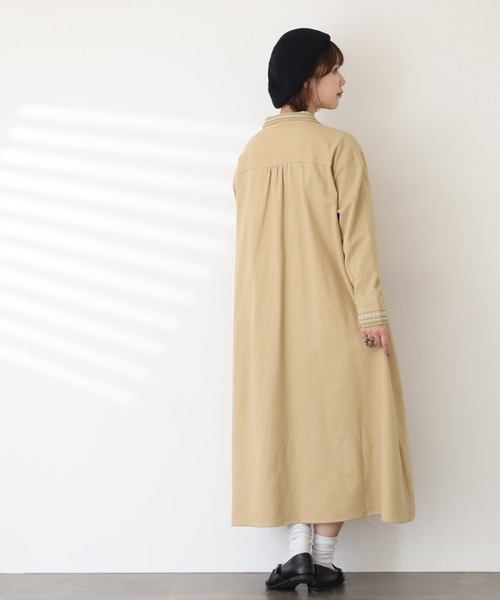 Emago(イマゴ)の「EMAGO つぶつぶ刺繍ワンピース 長袖(シャツワンピース・レディース・ブラウン/ベージュ/カーキ・FREE)」の22枚目の写真