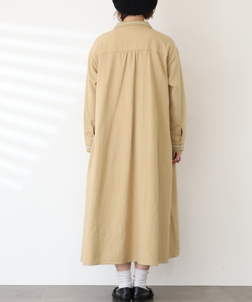 Emago(イマゴ)の「EMAGO つぶつぶ刺繍ワンピース 長袖(シャツワンピース・レディース・ブラウン/ベージュ/カーキ・FREE)」の18枚目の写真