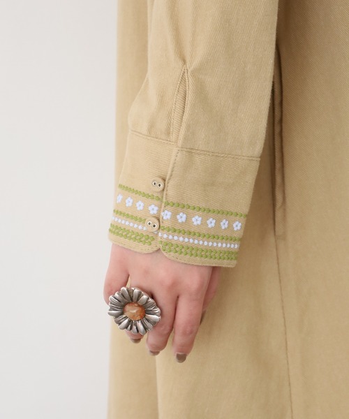 Emago(イマゴ)の「EMAGO つぶつぶ刺繍ワンピース 長袖(シャツワンピース・レディース・ブラウン/ベージュ/カーキ・FREE)」の14枚目の写真