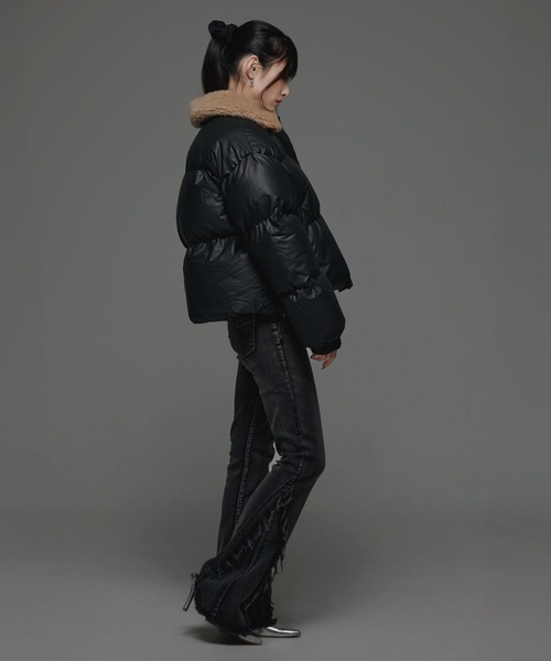 .KOM（ドットコム）の「『.KOM/ドットケーオーエム』襟ボア中綿JKT【CN】（ダウンジャケット/コート・レディース・ブラック・M）」の2枚目の写真