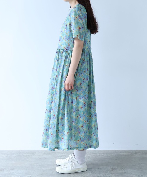bulle de savon(ビュルデサボン)の「スイセンプリント ギャザーワンピース(ワンピース・レディース・チャコールグレー/ミント・FREE)」の15枚目の写真