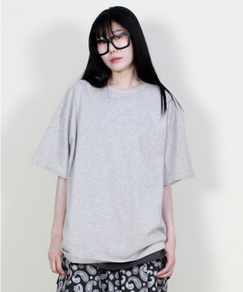 DEMARC(ドゥマーク)の「オーバーサイズ無地レイヤード半袖Tシャツグレー(Tシャツ/カットソー・レディース・その他・LARGE/MEDIUM)」の3枚目の写真