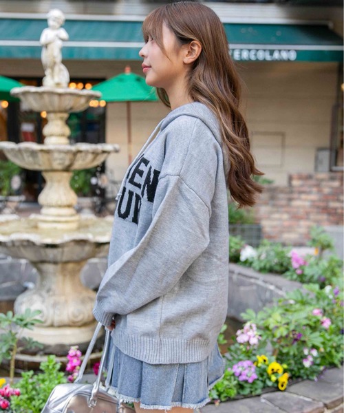 GORGE（ゴージ）の「《ロゴ×フードデザイン》ゆるニットフーディー 冬トップス◎（ニット/セーター・レディース・ブラック/オフホワイト/グレー・F）」の6枚目の写真