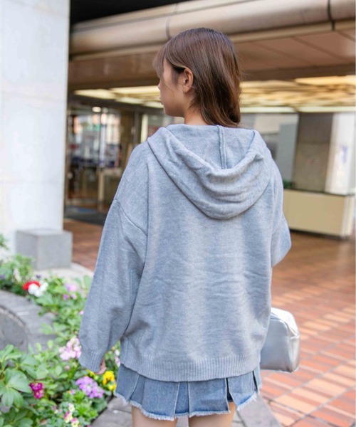 GORGE（ゴージ）の「《ロゴ×フードデザイン》ゆるニットフーディー 冬トップス◎（ニット/セーター・レディース・ブラック/オフホワイト/グレー・F）」の7枚目の写真