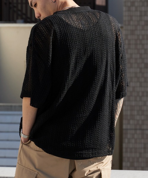 PLEASURES（プレジャー）の「PLEASURES/プレジャーズ 透かし編み クルーネックメッシュトップス 2026年春夏（Tシャツ/カットソー・メンズ・ブラック・XL）」の11枚目の写真