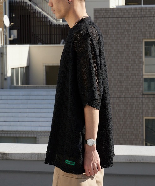 PLEASURES（プレジャー）の「PLEASURES/プレジャーズ 透かし編み クルーネックメッシュトップス 2026年春夏（Tシャツ/カットソー・メンズ・ブラック・XL）」の7枚目の写真