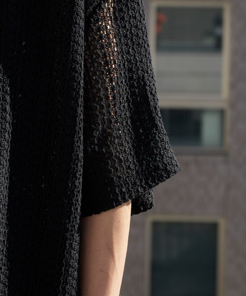 PLEASURES（プレジャー）の「PLEASURES/プレジャーズ 透かし編み クルーネックメッシュトップス 2026年春夏（Tシャツ/カットソー・メンズ・ブラック・XL）」の4枚目の写真
