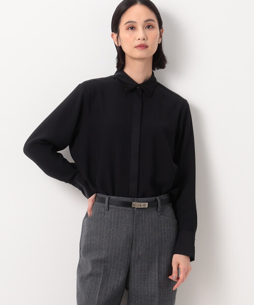 COMME CA（コムサ）の「プルエラバックサテン シャツ（シャツ/ブラウス・レディース・ブラック/オフホワイト・11号/9号）」の2枚目の写真