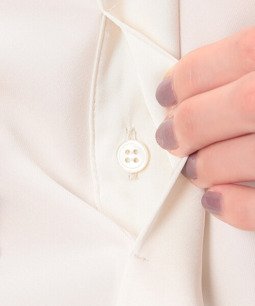 COMME CA（コムサ）の「プルエラバックサテン シャツ（シャツ/ブラウス・レディース・ブラック/オフホワイト・11号/9号）」の17枚目の写真